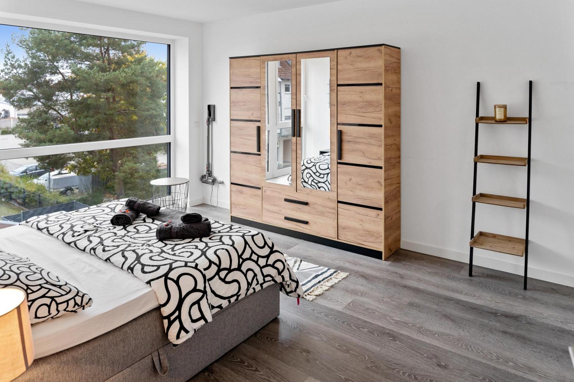Modern Style Business Suite - Office - Kitchen - Balcony هيرتسوجيناوراخ المظهر الخارجي الصورة