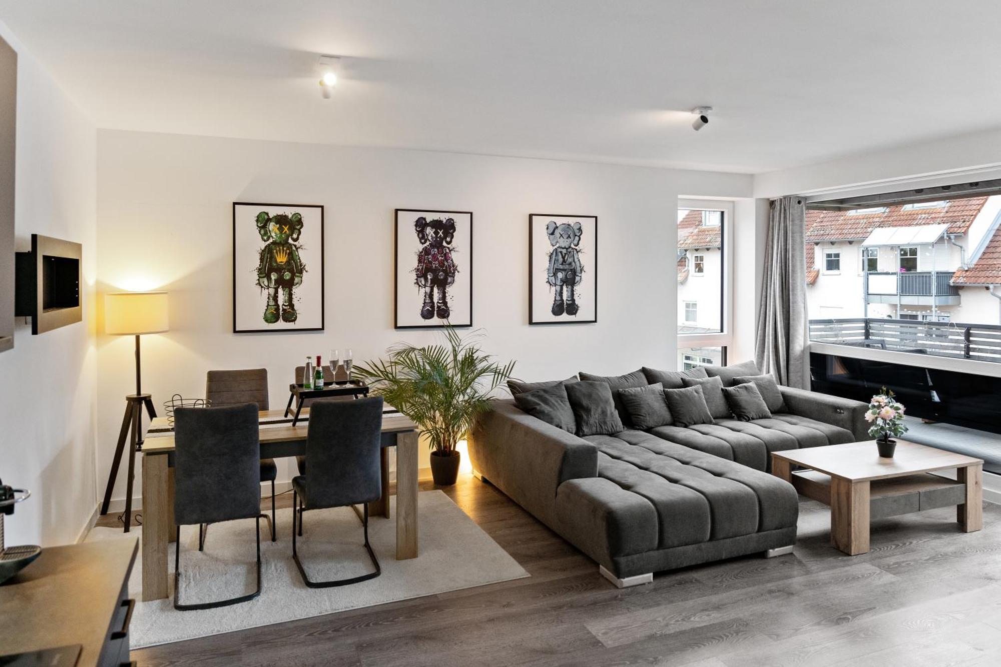Modern Style Business Suite - Office - Kitchen - Balcony هيرتسوجيناوراخ المظهر الخارجي الصورة