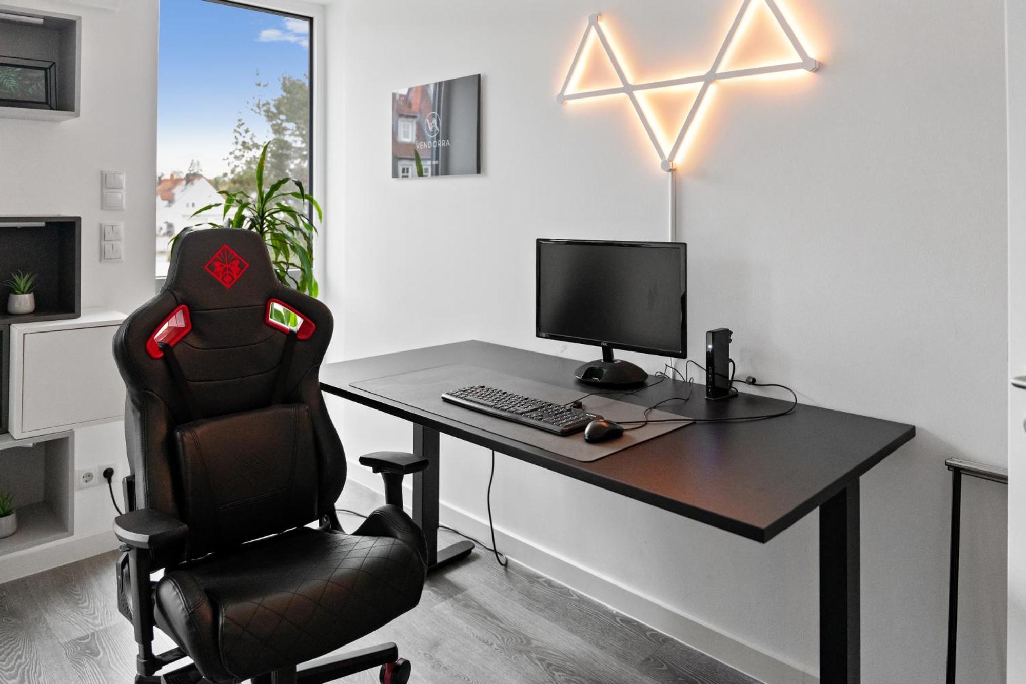 Modern Style Business Suite - Office - Kitchen - Balcony هيرتسوجيناوراخ المظهر الخارجي الصورة